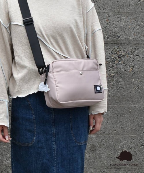 SCANDINAVIAN FOREST（スカンジナビアン・フォレスト）の「スカンジナビアダブルファスナーショルダー（ショルダーバッグ・レディース・ブラック/ピンクベージュ/チャコール・FREE）」の4枚目の写真