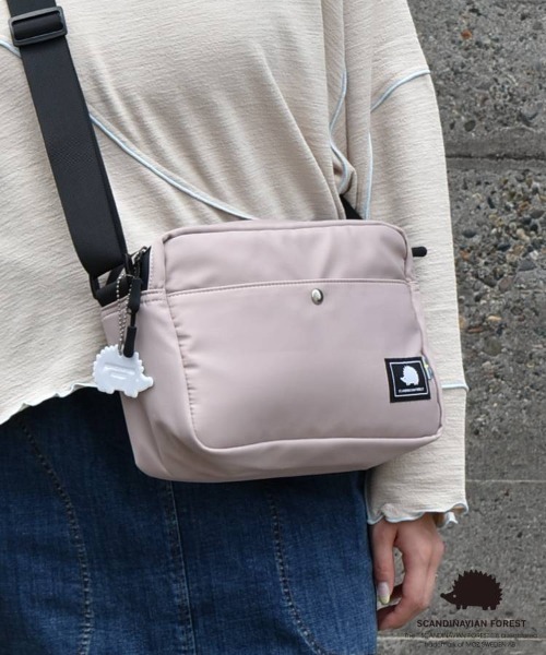 SCANDINAVIAN FOREST（スカンジナビアン・フォレスト）の「スカンジナビアダブルファスナーショルダー（ショルダーバッグ・レディース・ブラック/ピンクベージュ/チャコール・FREE）」の6枚目の写真