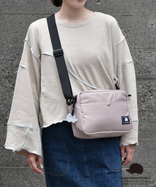 SCANDINAVIAN FOREST（スカンジナビアン・フォレスト）の「スカンジナビアダブルファスナーショルダー（ショルダーバッグ・レディース・ブラック/ピンクベージュ/チャコール・FREE）」の7枚目の写真