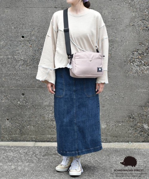 SCANDINAVIAN FOREST（スカンジナビアン・フォレスト）の「スカンジナビアダブルファスナーショルダー（ショルダーバッグ・レディース・ブラック/ピンクベージュ/チャコール・FREE）」の8枚目の写真
