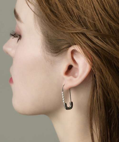 muku(ムク)の「PIERCE/SAFETY PIN×PEARL(ピアス(両耳用)・レディース・ゴールド/シルバー・FREE)」の4枚目の写真