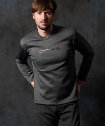 HIDEAWAYS NICOLE（ハイダウェイニコル）の「【WEB限定】メタルジェルプリントVネックプルオーバー（Tシャツ/カットソー）」