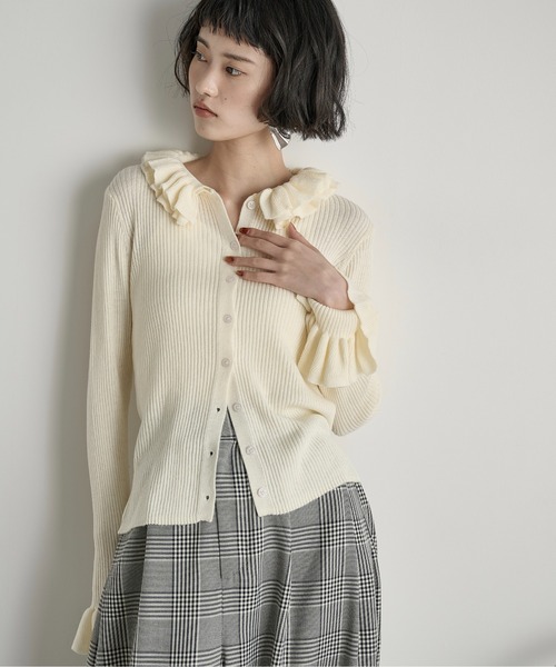 THE YOn（ザヨン）の「フリルカラーリブニットカーディガン（カーディガン/ボレロ・レディース・アイボリー/サックスブルー/チャコールグレー/ブラック・FREE）」の6枚目の写真