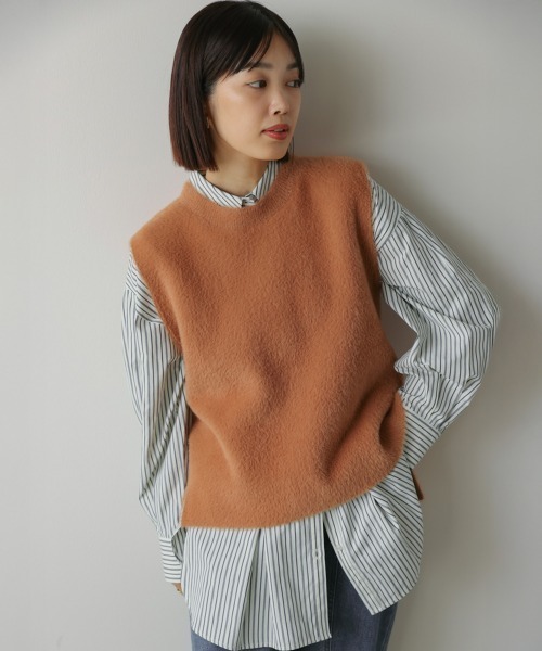 Bou Jeloud（ブージュルード）の「ダブルフェイスフェザースリットベスト（ベスト・レディース・チャコールグレー/ブラウン/グレイッシュベージュ・38）」の2枚目の写真