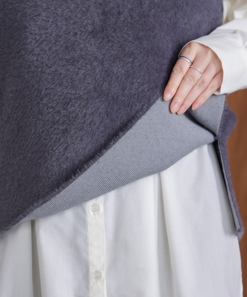 Bou Jeloud（ブージュルード）の「ダブルフェイスフェザースリットベスト（ベスト・レディース・チャコールグレー/ブラウン/グレイッシュベージュ・38）」の5枚目の写真