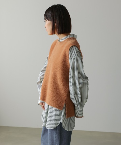 Bou Jeloud（ブージュルード）の「ダブルフェイスフェザースリットベスト（ベスト・レディース・チャコールグレー/ブラウン/グレイッシュベージュ・38）」の11枚目の写真