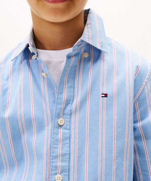 TOMMY HILFIGER（トミーヒルフィガー）の「BOYS ストライプネップファブリックボタンダウンシャツ（シャツ/ブラウス・キッズ・ライトブルー・150cm/140cm/130cm/160cm）」の2枚目の写真