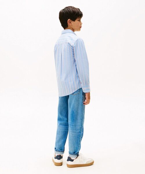 TOMMY HILFIGER（トミーヒルフィガー）の「BOYS ストライプネップファブリックボタンダウンシャツ（シャツ/ブラウス・キッズ・ライトブルー・150cm/140cm/130cm/160cm）」の4枚目の写真