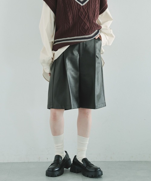 RAGEBLUE(レイジブルー)の「タックハーフパンツ/セットアップ対応(スラックス・レディース・グレー系/ブラック系/ブラウン系・FREE)」の3枚目の写真