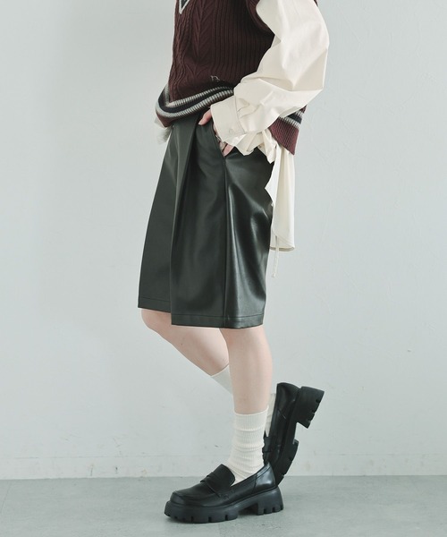 RAGEBLUE(レイジブルー)の「タックハーフパンツ/セットアップ対応(スラックス・レディース・グレー系/ブラック系/ブラウン系・FREE)」の7枚目の写真