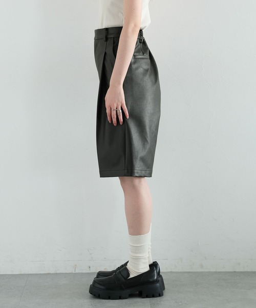 RAGEBLUE(レイジブルー)の「タックハーフパンツ/セットアップ対応(スラックス・レディース・グレー系/ブラック系/ブラウン系・FREE)」の16枚目の写真