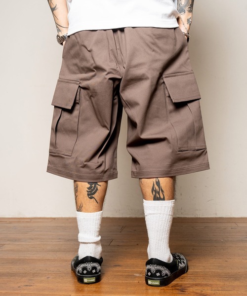Subciety(サブサエティ)の「Stretch twill cargo shorts(カーゴパンツ・メンズ・ブラック/カーキ/ブラウン・マルチサイズ)」の5枚目の写真