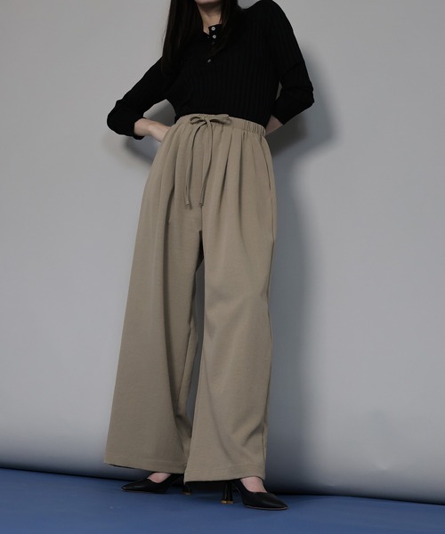J by blue(ジェイバイブルー)の「タックワイドイージーパンツ(その他パンツ・レディース・ブラック/モカ/ベージュ/ブラウン・MEDIUM)」の12枚目の写真
