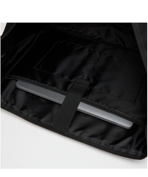 PACKING(パッキング)の「PACKING/パッキング BLACK REFLECTIVE MESSENGER(メッセンジャーバッグ・メンズ・ブラック・F)」の4枚目の写真