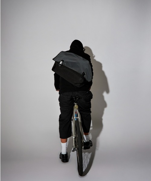 PACKING(パッキング)の「PACKING/パッキング BLACK REFLECTIVE MESSENGER(メッセンジャーバッグ・メンズ・ブラック・F)」の10枚目の写真