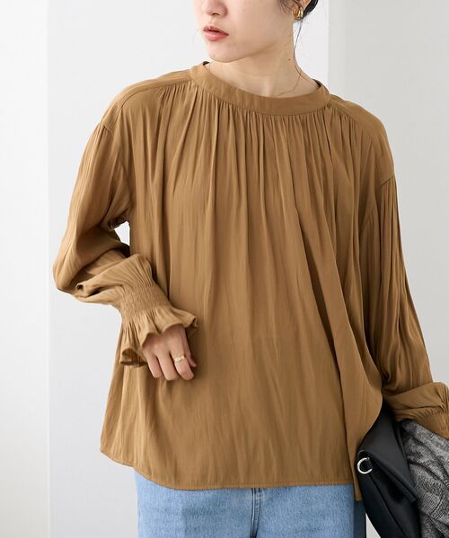 le.coeur blanc(ルクールブラン)の「パウダーサテン2WAYブラウス(シャツ/ブラウス・レディース・ダークブラウン/キャメル/アイボリー/ダークグリーン・38)」の18枚目の写真