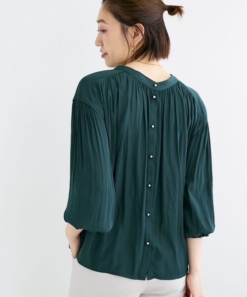 le.coeur blanc(ルクールブラン)の「パウダーサテン2WAYブラウス(シャツ/ブラウス・レディース・ダークブラウン/キャメル/アイボリー/ダークグリーン・38)」の10枚目の写真