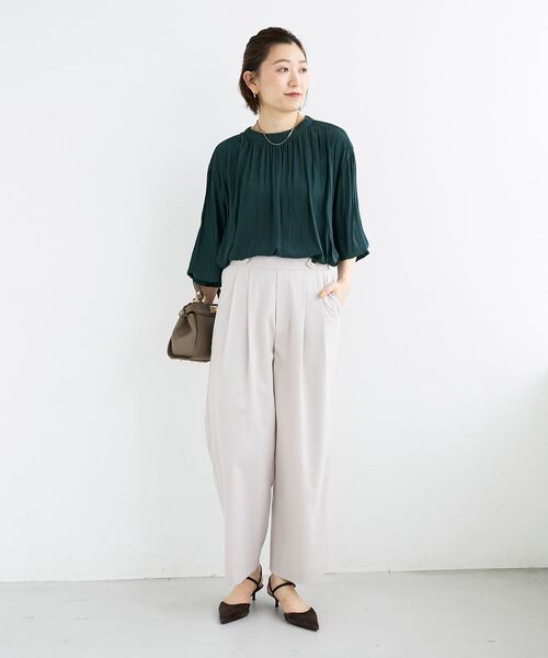 le.coeur blanc(ルクールブラン)の「パウダーサテン2WAYブラウス(シャツ/ブラウス・レディース・ダークブラウン/キャメル/アイボリー/ダークグリーン・38)」の15枚目の写真