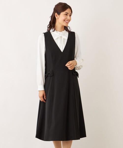TO BE CHIC(トゥー ビー シック)の「リボンモチーフ ジャンパースカート(ジャンパースカート・レディース・ブラック・40/42)」の1枚目の写真