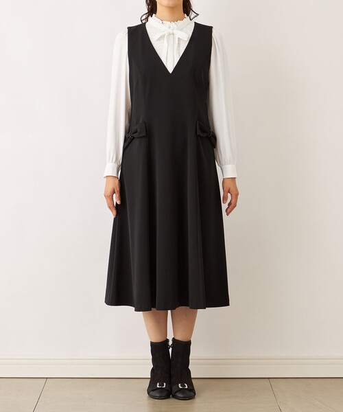 TO BE CHIC(トゥー ビー シック)の「リボンモチーフ ジャンパースカート(ジャンパースカート・レディース・ブラック・40/42)」の3枚目の写真