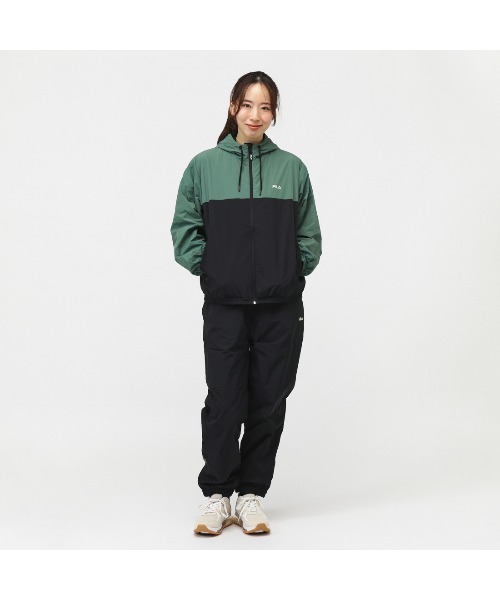 FILA（フィラ）の「【別注】フィラ FILA レディース裏トリコット起毛ウィンドジャケット 限定コラボ（ナイロンジャケット・レディース・スモークピンク/ダークグリーン/ネイビー・S/M/L/XL）」の7枚目の写真