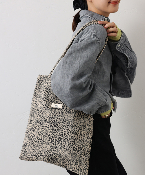 Spick & Span(スピックアンドスパン)の「《一部店舗+WEB限定》Uhr/ウーア Animal TOTE(トートバッグ・レディース・グレー・FREE)」の1枚目の写真