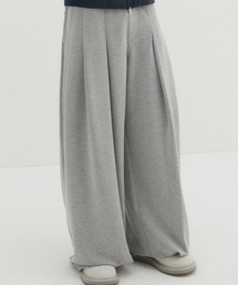 DNSR（ディーエヌエスアール）の「Multi-pleated sweatpants gray（スウェットパンツ・メンズ）」