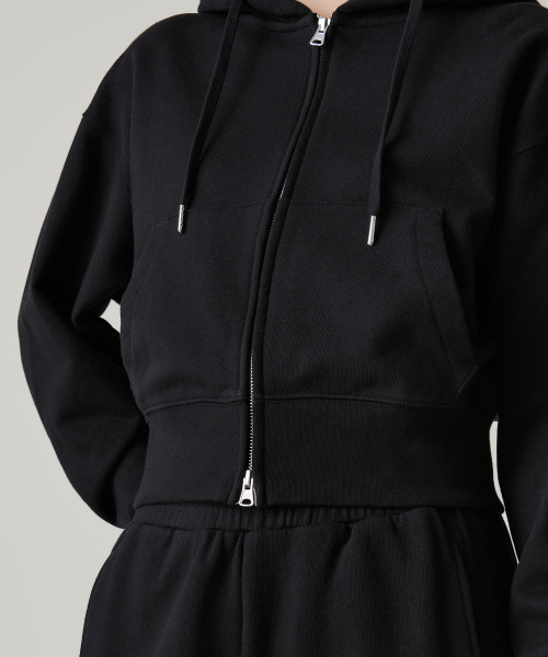 MUSINSA STANDARD WOMAN（ムシンサスタンダードウーマン）の「ウィメンズボリュームクロップフードパーカー[ブラック]（パーカー・レディース・その他・SMALL/MEDIUM/LARGE/X-LARGE/X-SMALL）」の6枚目の写真