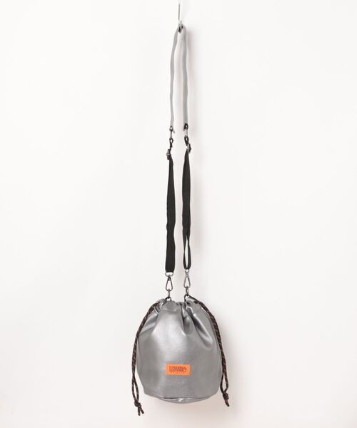 UNIVERSAL OVERALL（ユニバーサルオーバーオール）の「【UNIVERSAL OVERALL】 ECO レザー巾着 UVO-219（エコバッグ/サブバッグ・レディース・ブラック/シルバー/ブラウン・FREE）」の3枚目の写真