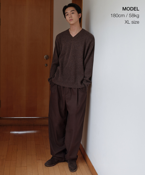 MUSINSA STANDARD（ムシンサスタンダード）の「[ビクトリアウール] ミニマルリブドVネックニット [ブラウン]（ニット/セーター・メンズ・その他・SMALL/MEDIUM/LARGE/X-LARGE/XX-LARGE）」の2枚目の写真