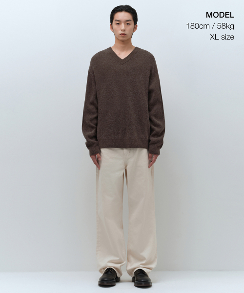 MUSINSA STANDARD（ムシンサスタンダード）の「[ビクトリアウール] ミニマルリブドVネックニット [ブラウン]（ニット/セーター・メンズ・その他・SMALL/MEDIUM/LARGE/X-LARGE/XX-LARGE）」の4枚目の写真