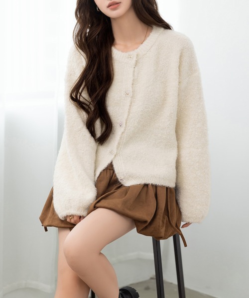 DAY CLOSET（デイ クローゼット）の「【前開き/中厚手】ふわっとあったか甘め仕上げ。長袖クリアボタンブークレニットカーディガン レディース（カーディガン/ボレロ・レディース・アイボリー・FREE）」の16枚目の写真