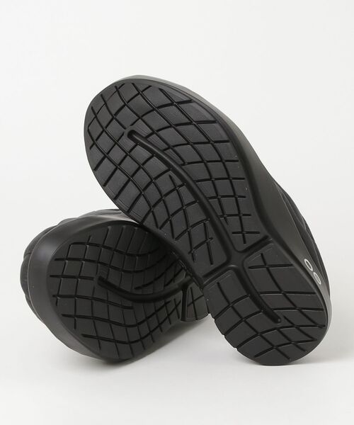 OOFOS(ウーフォス)の「OOFOS/ウーフォス/Men's OOcoozie Thermo Mule(スリッポン・メンズ・ブラック・9/7/8)」の3枚目の写真