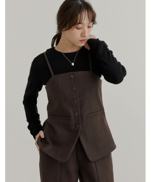 Re:EDIT（リエディ）の「[洗濯機で洗える]圧縮ウールライクフロントボタンキャミソールビスチェ（キャミソール・レディース・ブラック/チャコールグレー/ブラウン・MEDIUM/LARGE）」の2枚目の写真