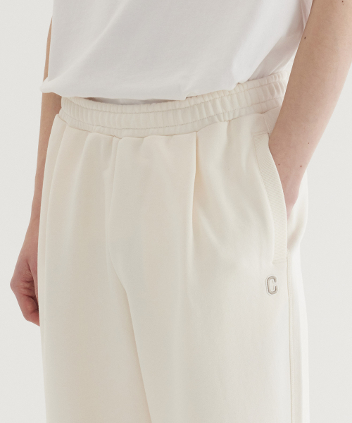 COVERNAT(カバーナット)の「セミワイドCロゴスウェットパンツアイボリー(スウェットパンツ・レディース・その他・X-SMALL/SMALL/MEDIUM/LARGE/X-LARGE/XX-LARGE)」の4枚目の写真