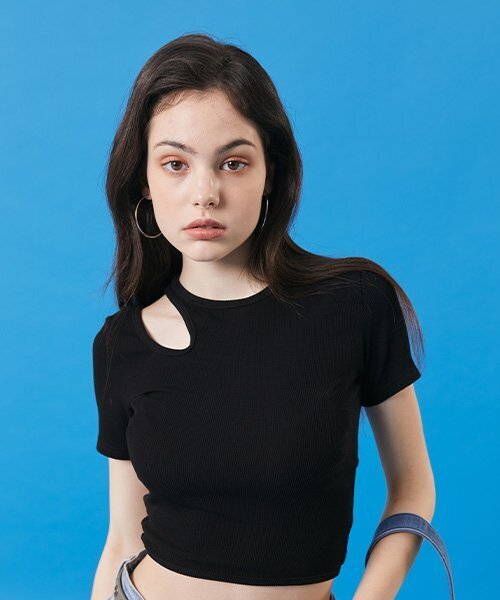 KOLEAT（コレット）の「レディース クロップカットアウトスリムリブ半袖Tシャツ [ブラック]（Tシャツ/カットソー・レディース・その他・FREE）」の4枚目の写真