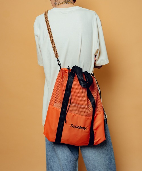 Subciety(サブサエティ)の「Mesh shoulder tote bag(ショルダーバッグ・メンズ・オレンジ/オリーブ/ブラック・FREE)」の3枚目の写真