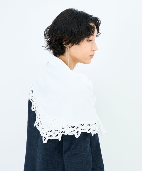 NOLLEY’S（ノーリーズ）の「《手洗い可能》バテンレース三角ストール（ストール/ショール・レディース・チャコールグレー/オフホワイト・FREE）」の10枚目の写真