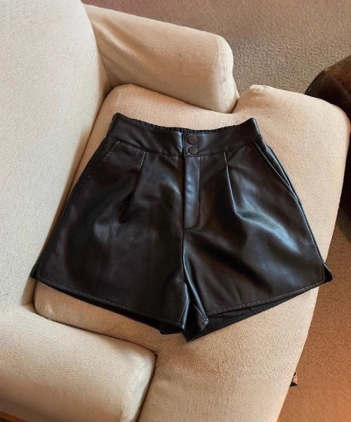 Ritzy(リッツィー)の「レザー素材 ショート丈パンツ(その他パンツ・レディース・ブラック/モカ・L/M)」の4枚目の写真