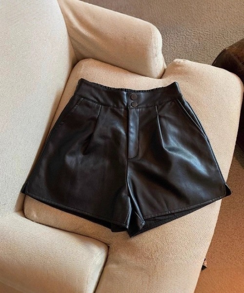 Ritzy(リッツィー)の「レザー素材 ショート丈パンツ(その他パンツ・レディース・ブラック/モカ・L/M)」の5枚目の写真