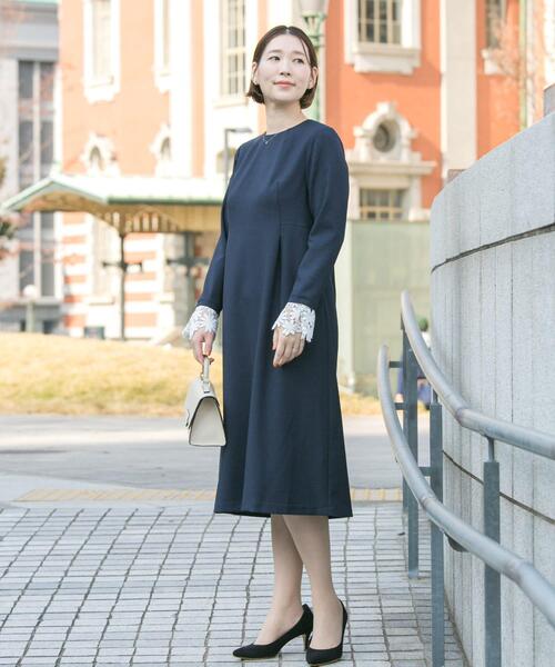 URBAN RESEARCH ROSSO WOMEN(アーバンリサーチ ロッソ)の「『WEB限定』袖レースワンピース(ワンピース・レディース・ネイビー・36/38)」の4枚目の写真