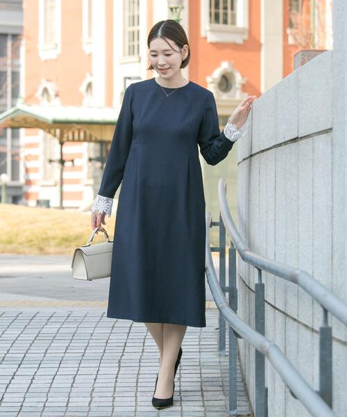 URBAN RESEARCH ROSSO WOMEN(アーバンリサーチ ロッソ)の「『WEB限定』袖レースワンピース(ワンピース・レディース・ネイビー・36/38)」の6枚目の写真