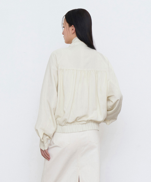 MUSINSA STANDARD WOMAN（ムシンサスタンダードウーマン）の「ウィメンズ RN ハイネックシャーリングブルゾンジャケット [クリーム]（ブルゾン・レディース・その他・S/M/L）」の2枚目の写真