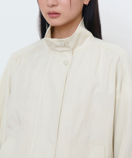 MUSINSA STANDARD WOMAN（ムシンサスタンダードウーマン）の「ウィメンズ RN ハイネックシャーリングブルゾンジャケット [クリーム]（ブルゾン・レディース・その他・S/M/L）」の3枚目の写真