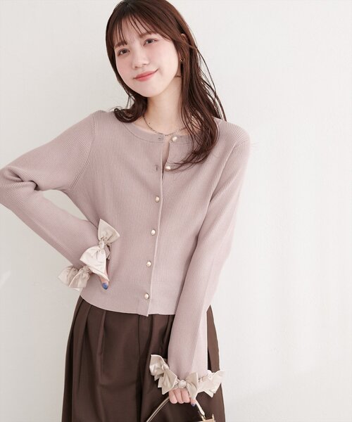 natural couture(ナチュラルクチュール)の「袖口リボンリブカーデ(カーディガン/ボレロ・レディース・グレー/オフホワイト/ネイビー/ピンク・FREE)」の4枚目の写真