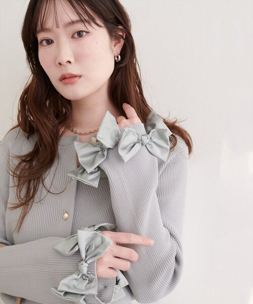 natural couture(ナチュラルクチュール)の「袖口リボンリブカーデ(カーディガン/ボレロ・レディース・グレー/オフホワイト/ネイビー/ピンク・FREE)」の20枚目の写真