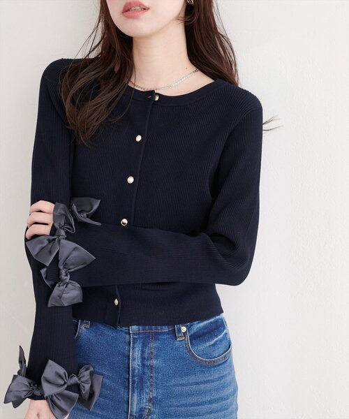 natural couture(ナチュラルクチュール)の「袖口リボンリブカーデ(カーディガン/ボレロ・レディース・グレー/オフホワイト/ネイビー/ピンク・FREE)」の13枚目の写真
