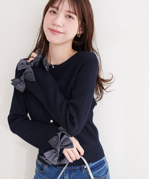 natural couture(ナチュラルクチュール)の「袖口リボンリブカーデ(カーディガン/ボレロ・レディース・グレー/オフホワイト/ネイビー/ピンク・FREE)」の15枚目の写真