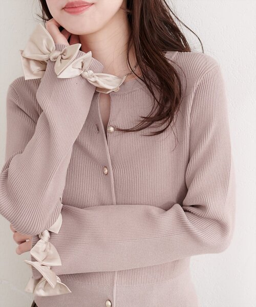 natural couture(ナチュラルクチュール)の「袖口リボンリブカーデ(カーディガン/ボレロ・レディース・グレー/オフホワイト/ネイビー/ピンク・FREE)」の6枚目の写真