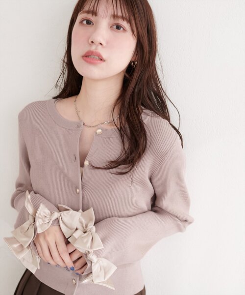 natural couture(ナチュラルクチュール)の「袖口リボンリブカーデ(カーディガン/ボレロ・レディース・グレー/オフホワイト/ネイビー/ピンク・FREE)」の8枚目の写真